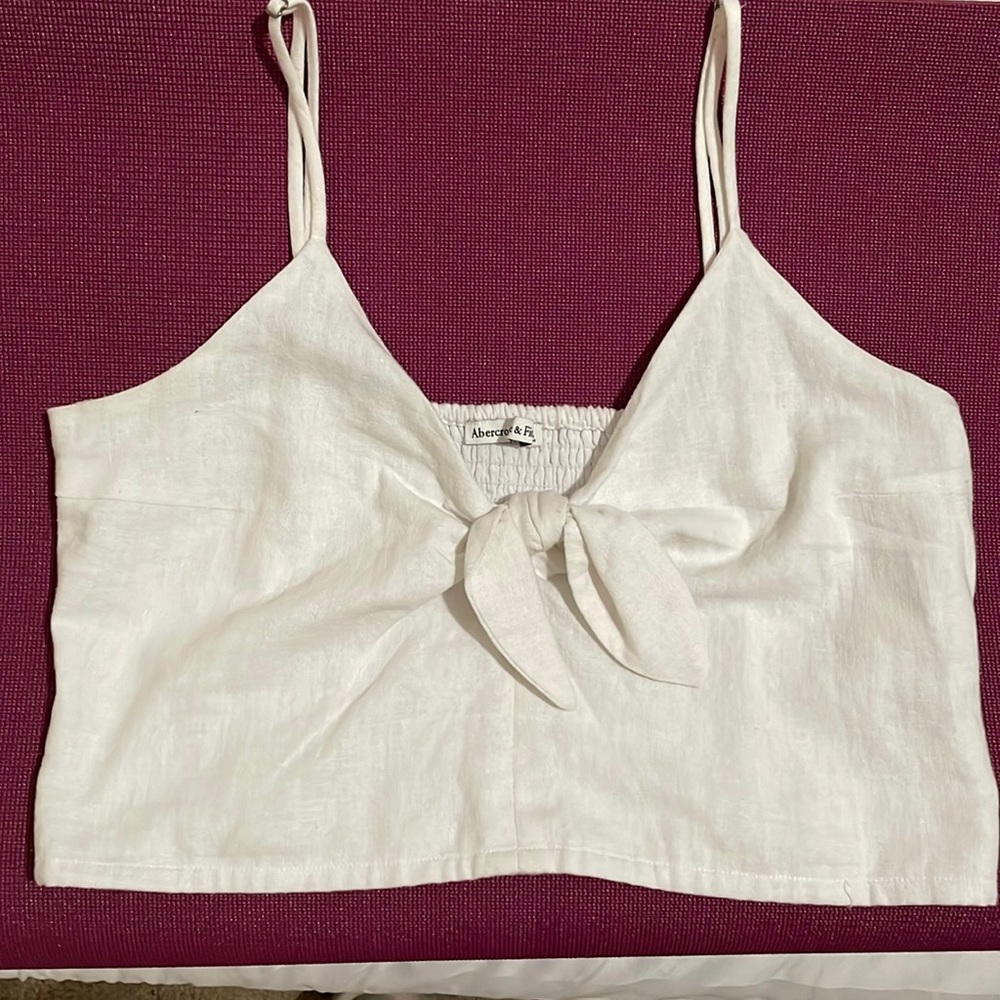 White Abercrombie crop top, only used once. Has adjustable straps.